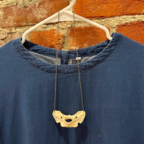 Statement Necklace 🐺💞 Authentic Wolf Vertebra & Gold-Tone Hardware - Picture 3 of 3